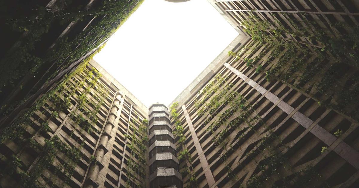 折板屋根のボルト腐食が雨漏りを招く仕組みと対策